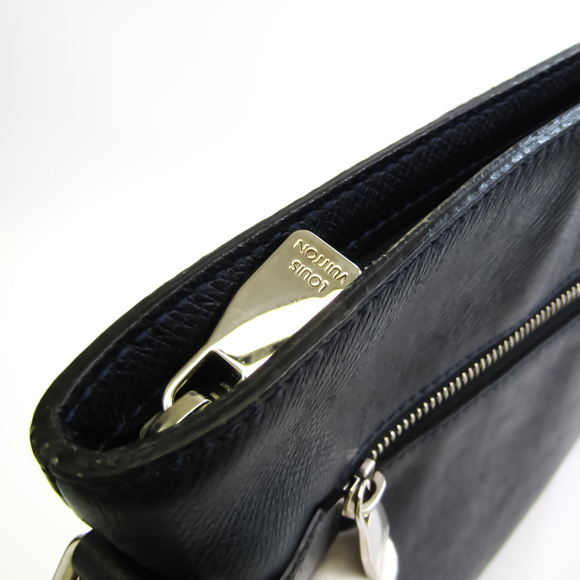 LOUIS VUITTON Taiga Sasha M32629 Men's Shoulder Bag Boreal - Picture 7 of 10